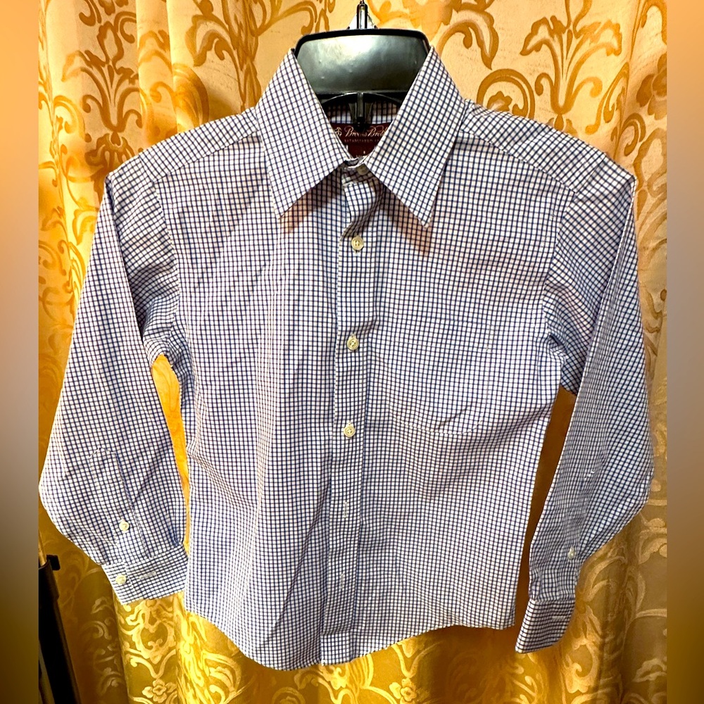 NWOT Brooks Brothers boys shirt. Size 8. Excellent condition.